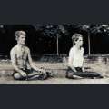 Filmwelt Verleihagentur: Meeting the Buddha - Lama Ole und Hannah Nydahl beim Meditieren in Rumtek (Sikkim, Indien), 1981
